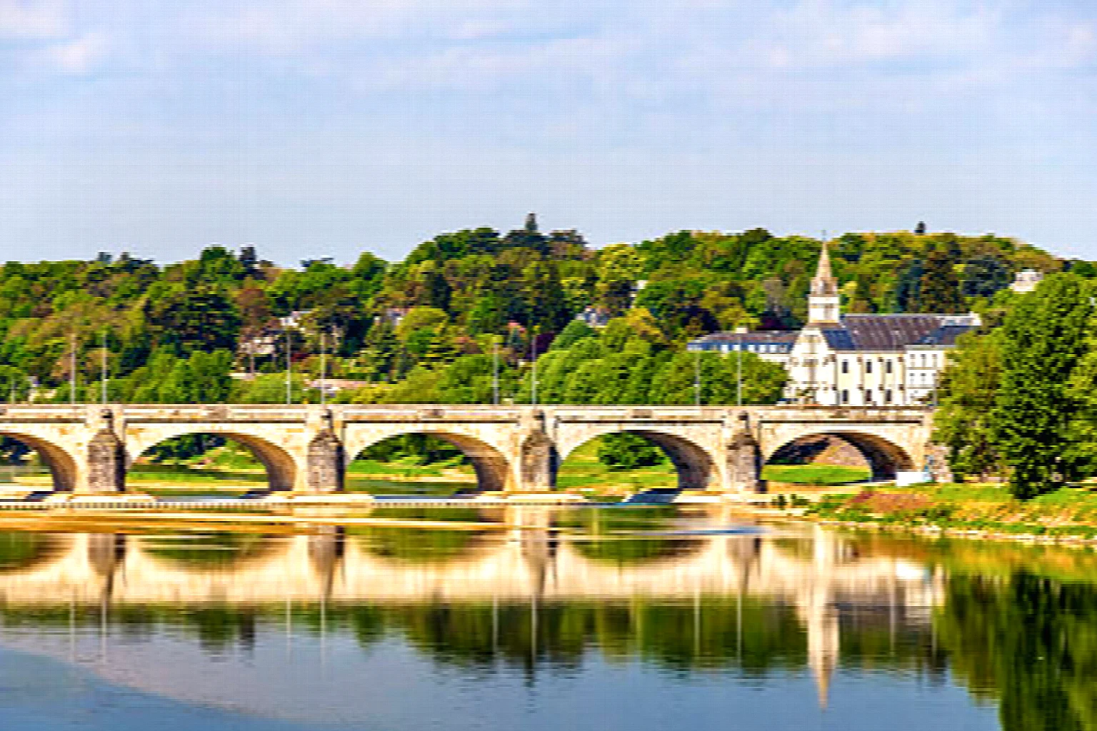 Château de la Loire près de Tours à l’arrivée d’un trajet en VTC depuis Paris